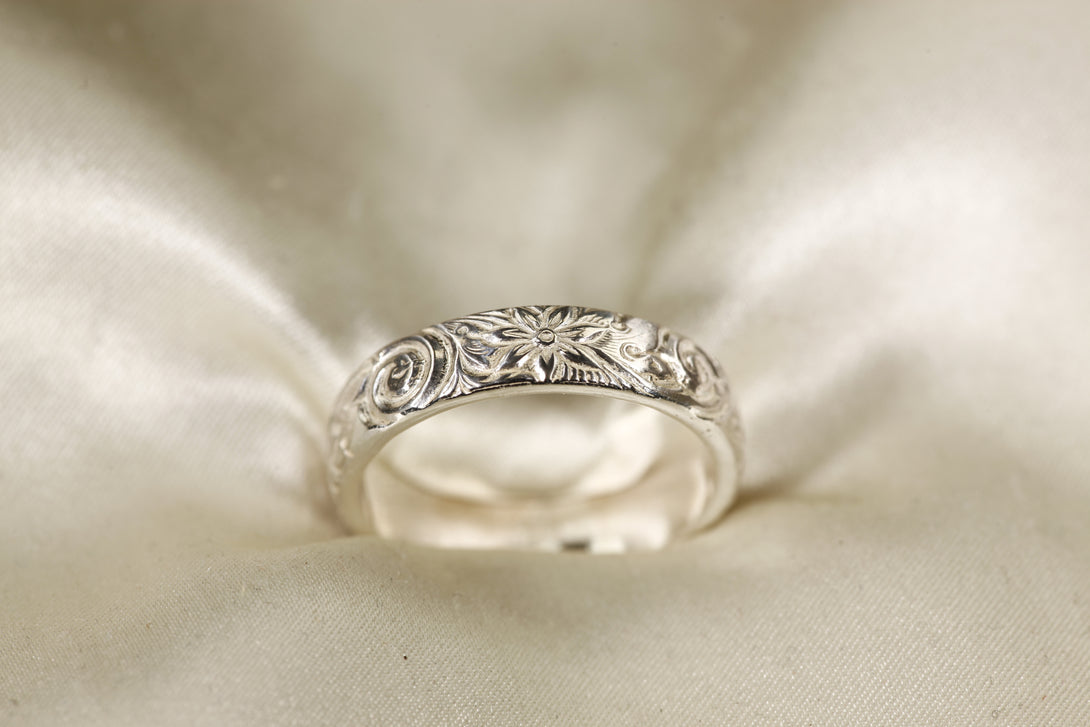 SS2119- Thick Floral Pattern Ring – MasteRetsaM